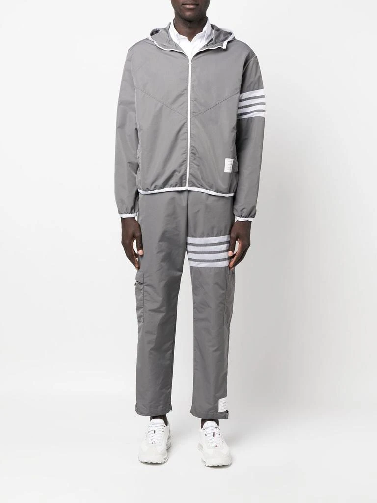 商品Thom Browne|THOM BROWNE MEN PACKABLE ZIP UP HOODIE W/ SEAMED IN MESH 4 BAR STRIPE IN MILITARY RIPSTOP,价格¥4655,第3张图片详细描述