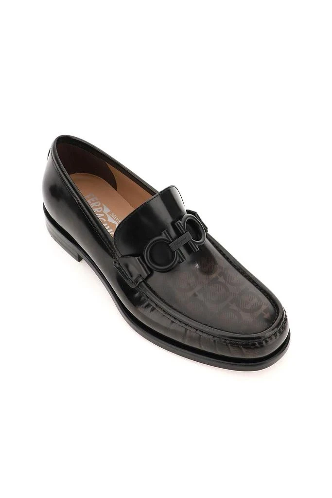 商品Salvatore Ferragamo|PRINTED LEATHER GANCINI LOAFERS,价格¥3776,第4张图片详细描述