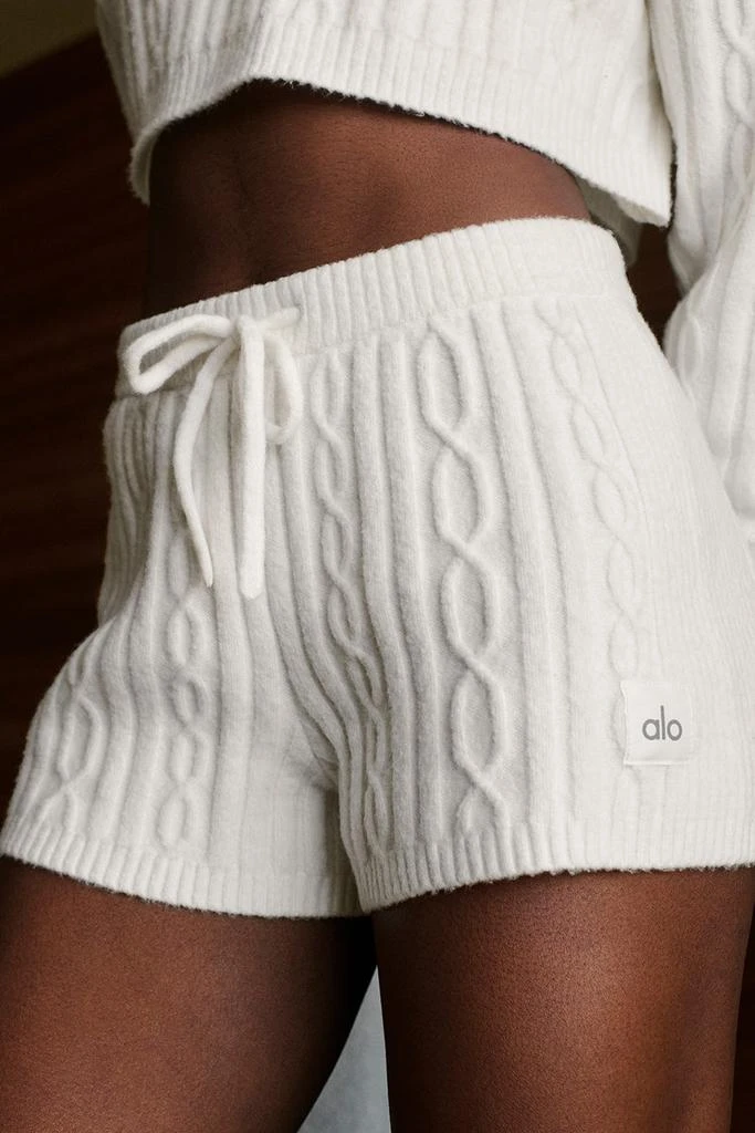 商品Alo|Cable Knit Winter Bliss Short - Ivory,价格¥753,第1张图片详细描述