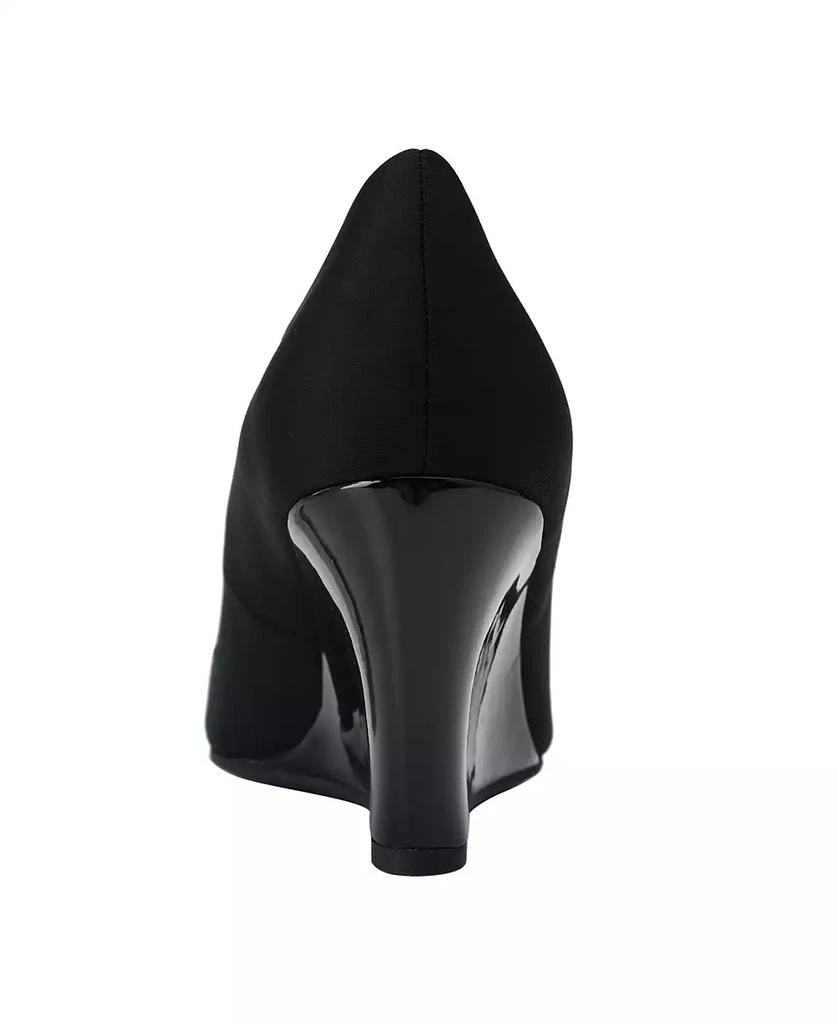 商品Bandolino|Women's Tufflove Peep Toe Wedge Pumps,价格¥351,第3张图片详细描述