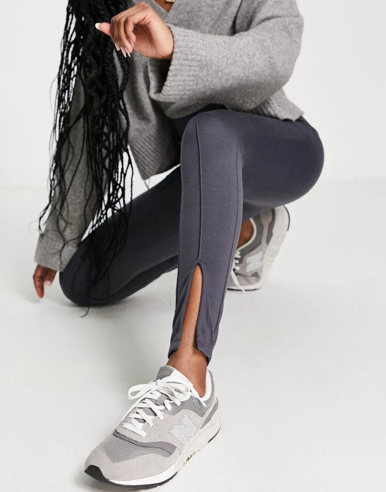 商品Vila|Vila structured high waist leggings with pintuck and split front in dark grey,价格¥175,第2张图片详细描述