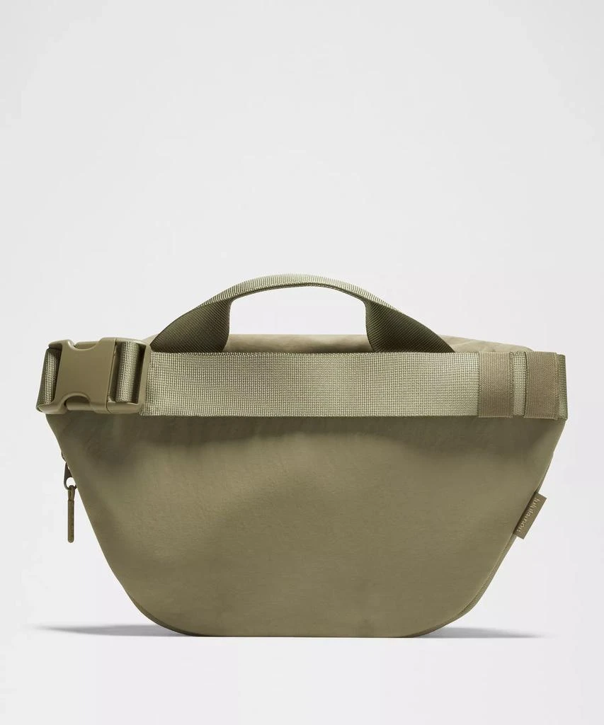 Curved Crossbody Bag 3L 商品