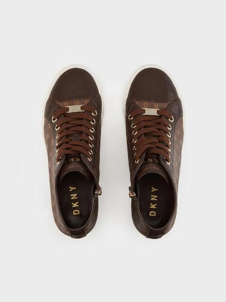 商品DKNY|Cindy Logo Jacquard Wedge Sneaker,价格¥902,第3张图片详细描述