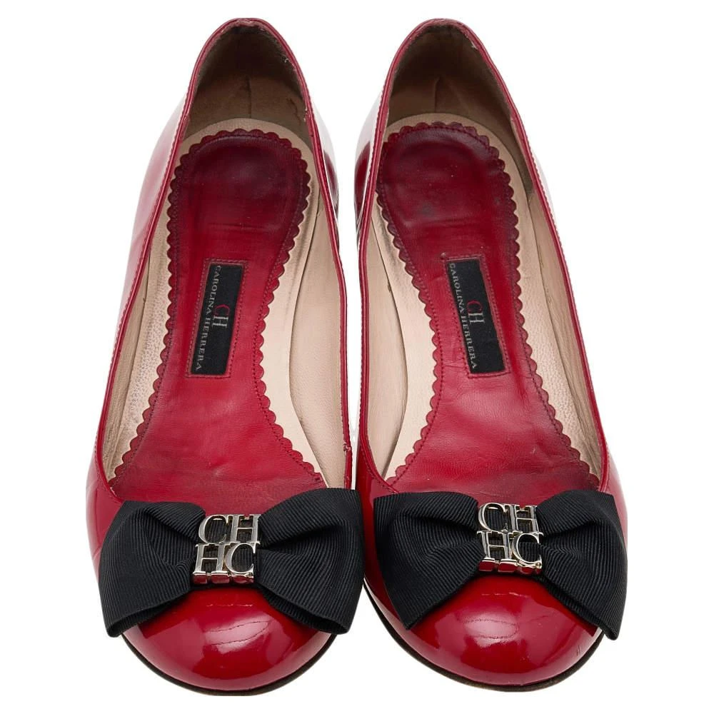 商品[二手商品] Carolina Herrera|CH Carolina Herrera Red Patent Leather Bow Block Heel Pumps Size 38,价格¥814,第3张图片详细描述