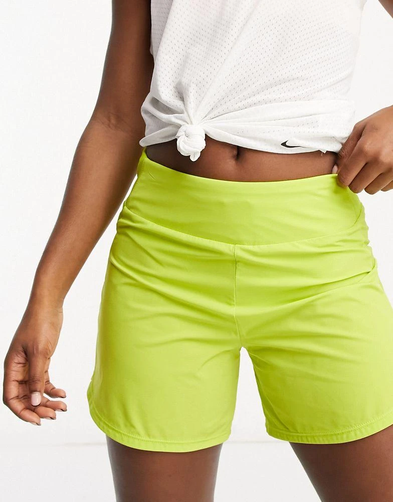 商品NIKE|Nike Training Bliss Dri-Fit 5 inch shorts in green,价格¥123,第4张图片详细描述