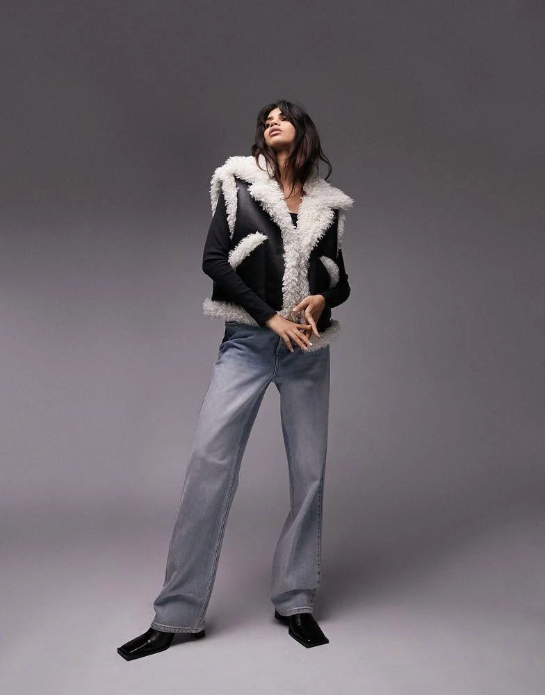 商品Topshop|Topshop sleeveless shearling jacket in black with contrast white fur,价格¥327,第4张图片详细描述