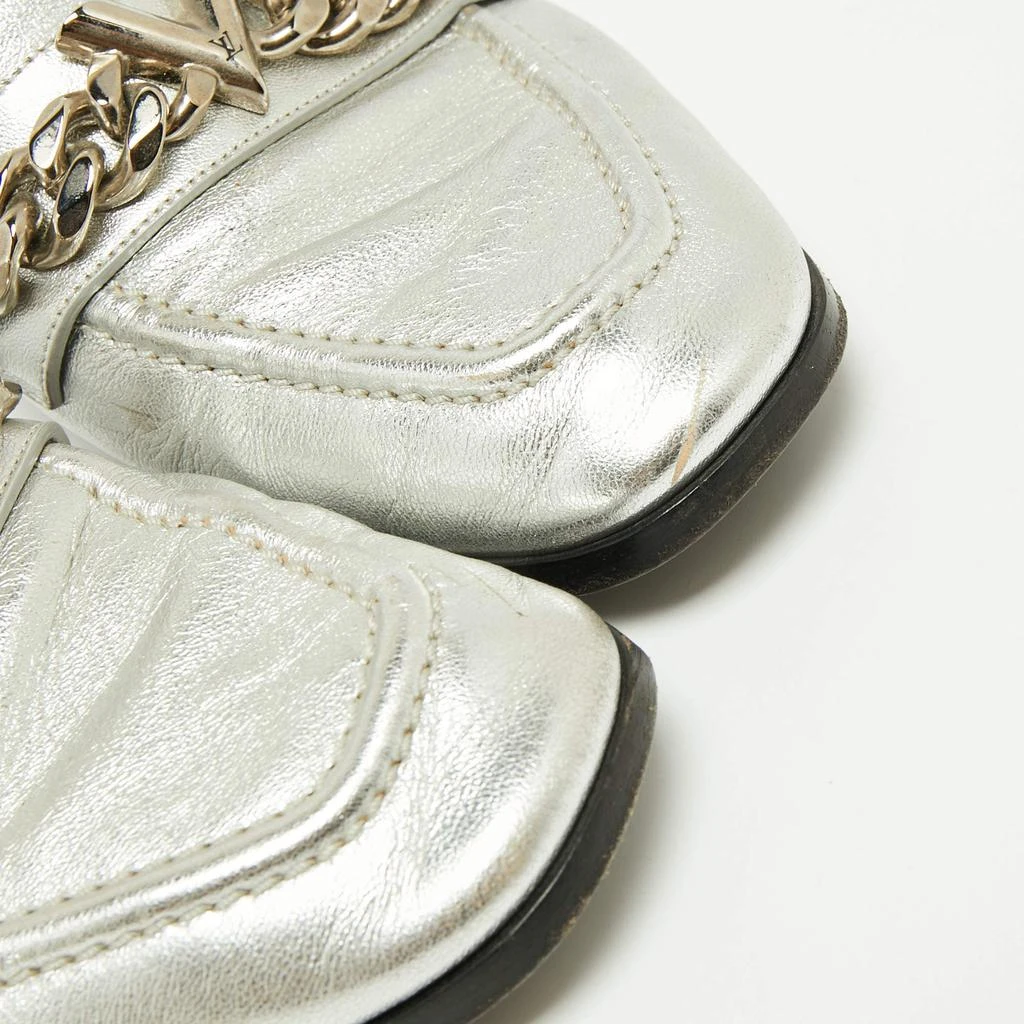 Louis Vuitton Silver Leather V Chain Embellished Loafers Size 38.5 商品