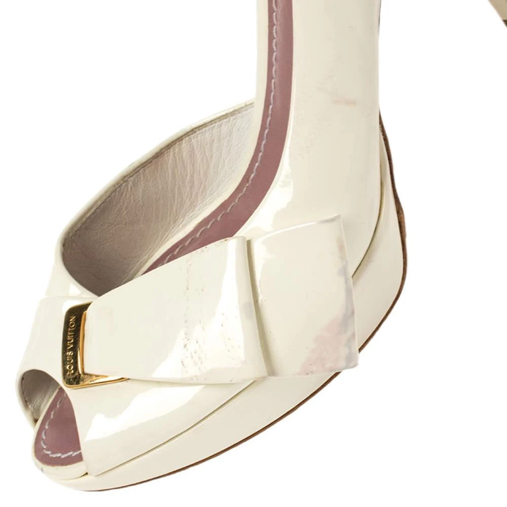 Louis Vuitton Off-White Patent Leather Apple Peep Toe Pumps Size 36.5 商品