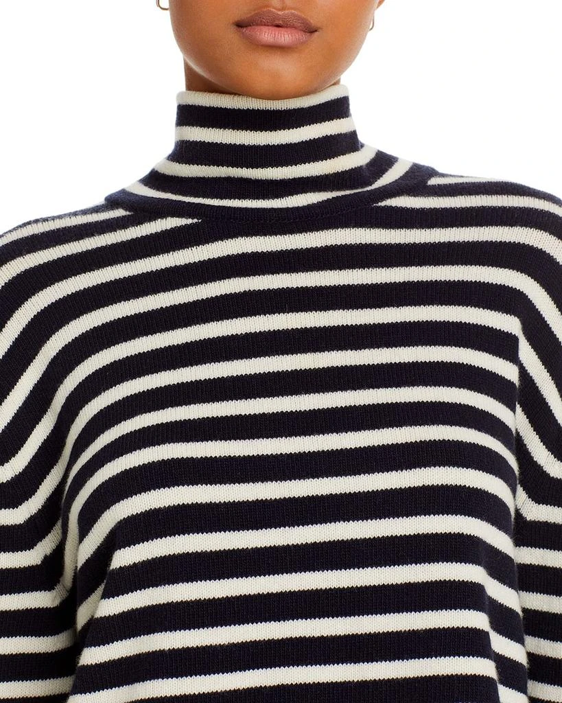 Striped Turtleneck Sweater 商品