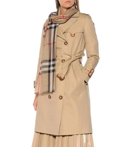 商品Burberry|格纹羊毛与真丝围巾,价格¥3987,第2张图片详细描述