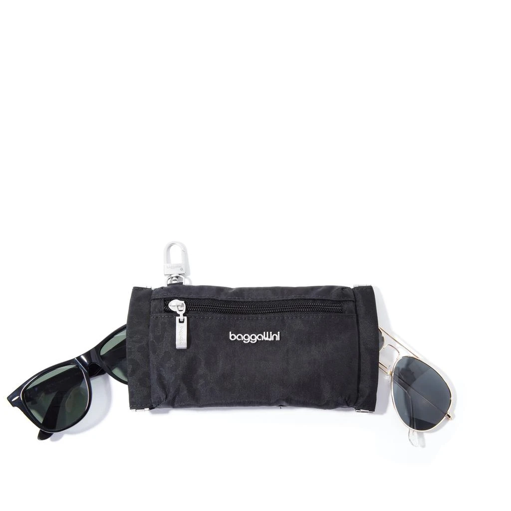 商品Baggallini|baggallini On the Go Sunglasses Pouch,价格¥151,第4张图片详细描述