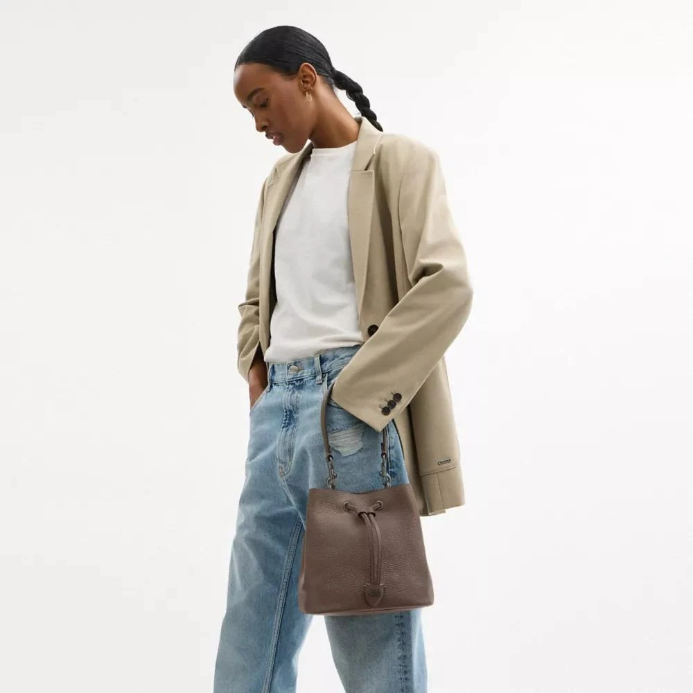 商品Coach|Rowan Bucket Bag,价格¥1615,第3张图片详细描述