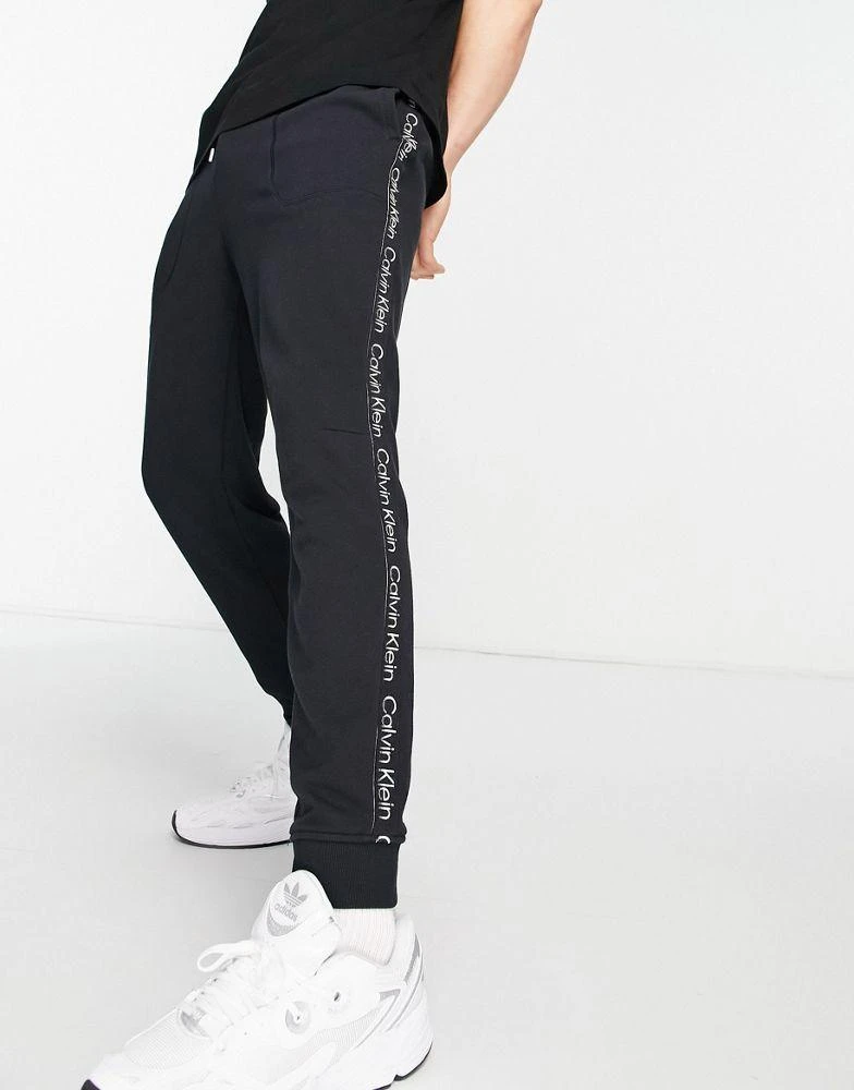 商品Calvin Klein|Calvin Klein Performance taping joggers in black,价格¥601,第4张图片详细描述