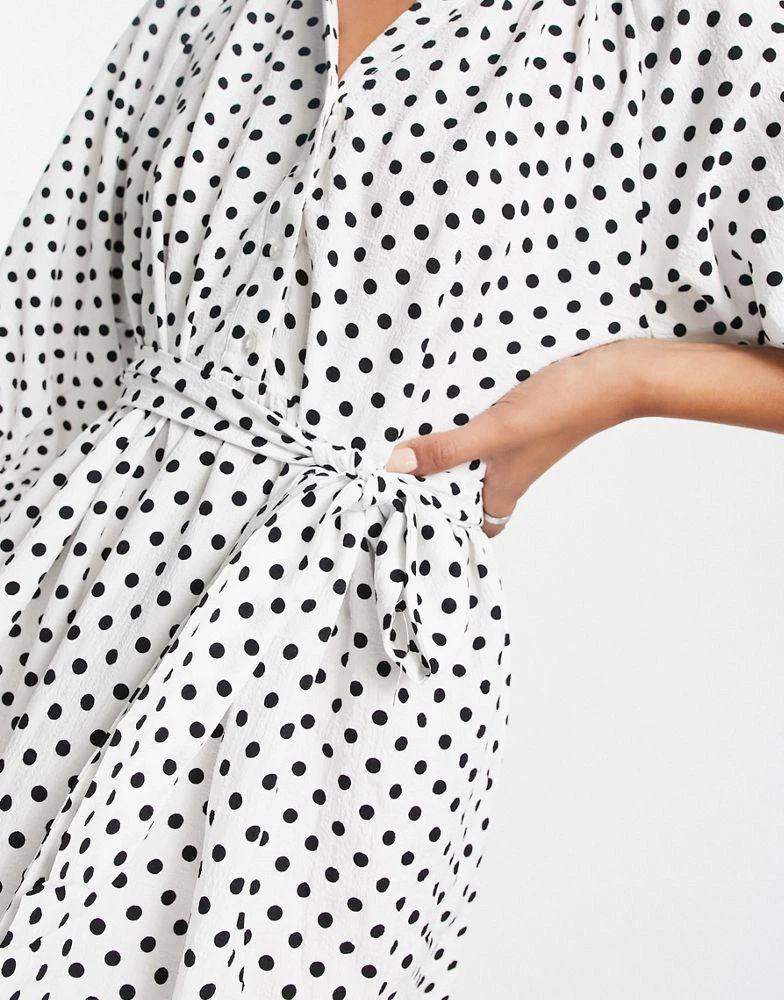 商品VERO MODA|Vero Moda 3/4 sleeve v neck mini dress with shirred cuffs and high neck in white print,价格¥193,第3张图片详细描述