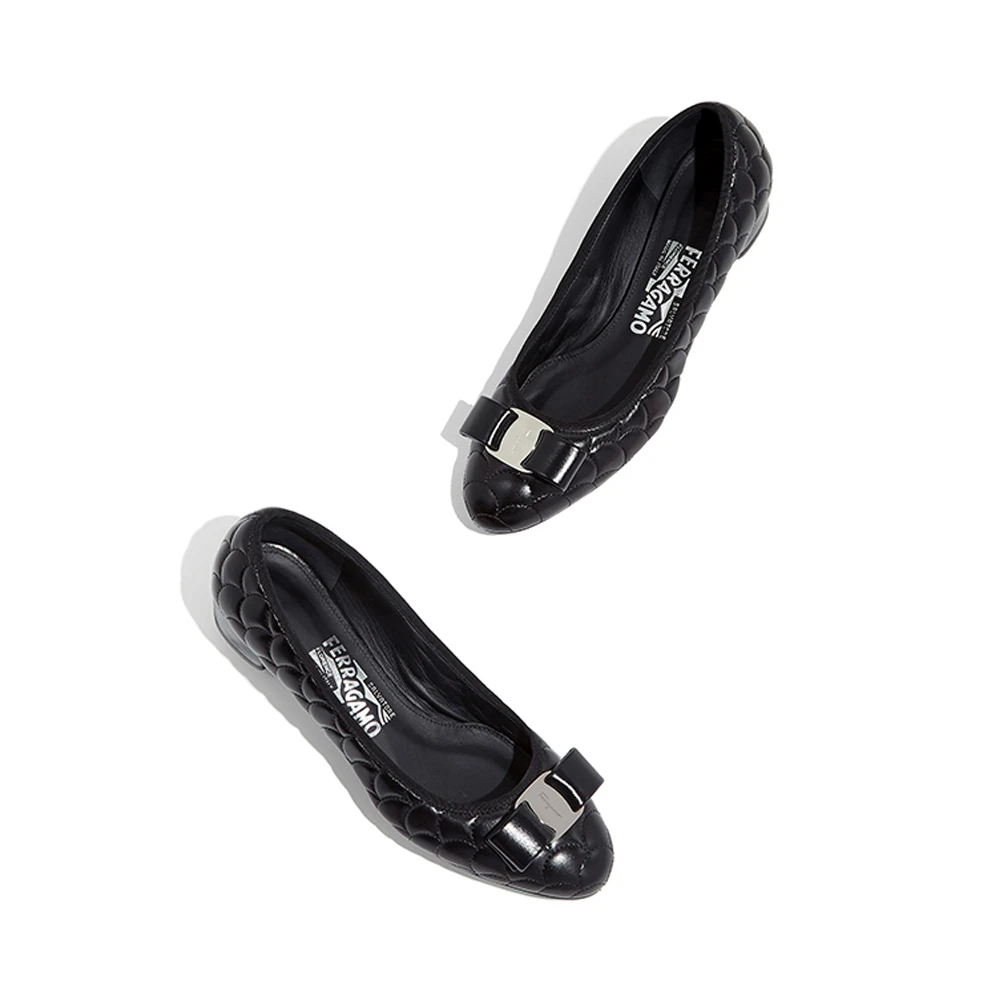 SALVATORE FERRAGAMO 女士黑色羊皮鱼鳞压花饰有蝴蝶结中跟鞋 0726002 商品