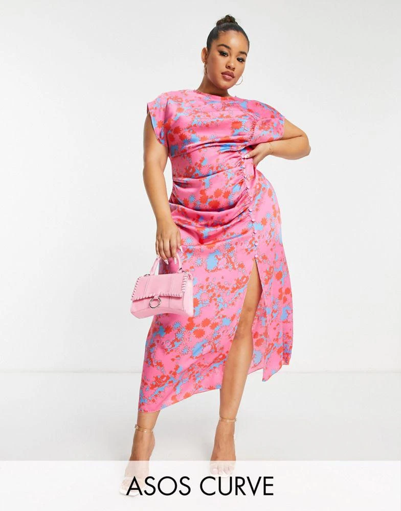 商品ASOS|ASOS DESIGN Curve ruched side button cap sleeve satin maxi dress in pink based floral print,价格¥224,第1张图片