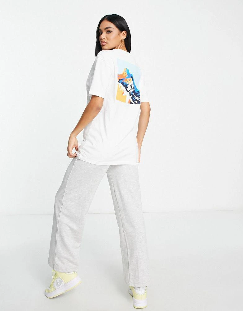 商品Columbia|Columbia Mountain back print boyfriend fit t-shirt in white Exclusive at ASOS,价格¥148,第2张图片详细描述