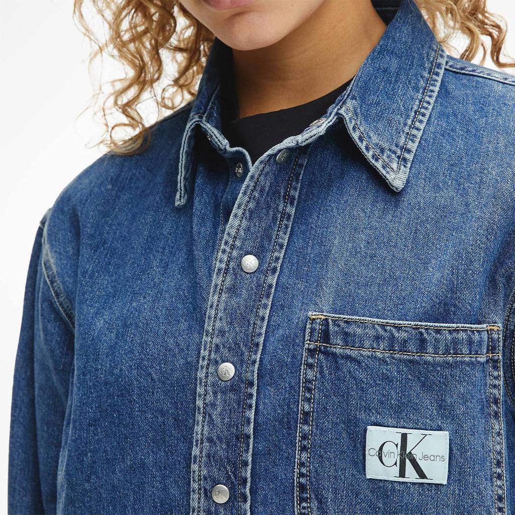 商品Calvin Klein|Calvin Klein Jeans Women's Cropped Dad Denim Shirt - Denim Medium,价格¥400,第5张图片详细描述