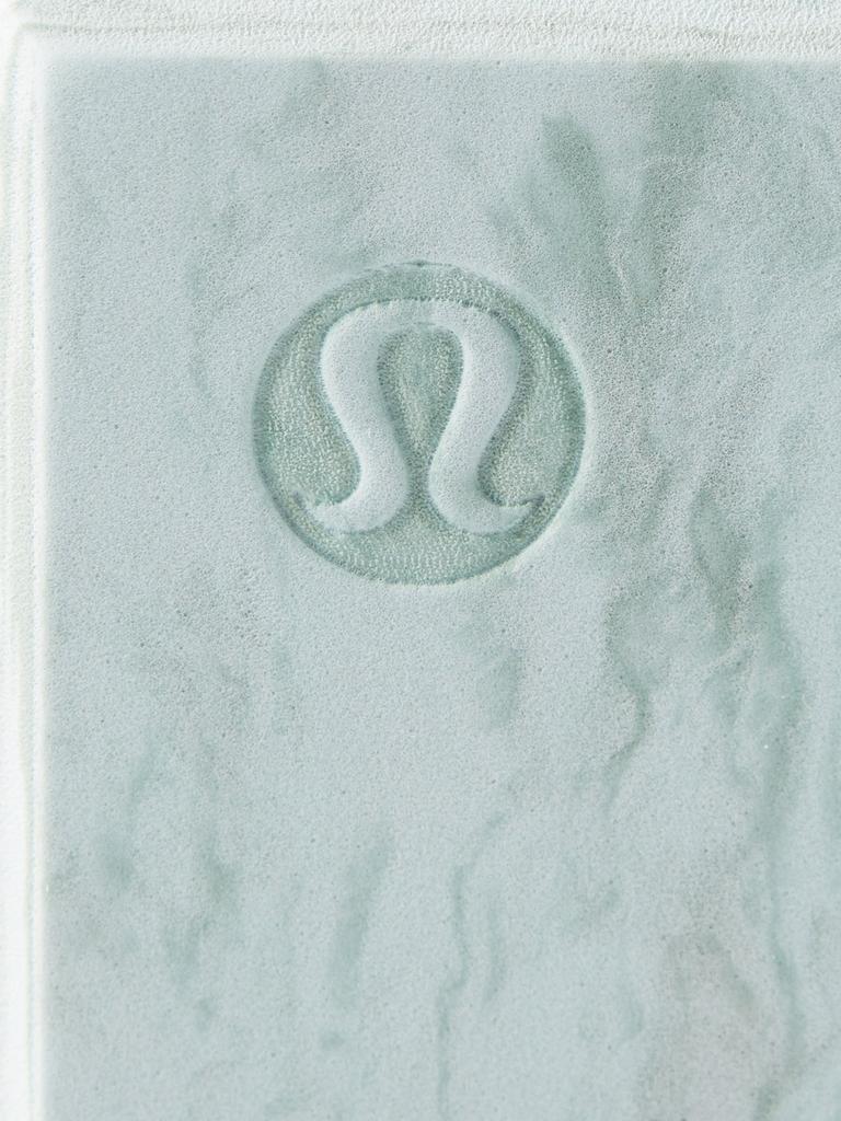 商品Lululemon|Lift and Lengthen marbled foam yoga block,价格¥149,第4张图片详细描述