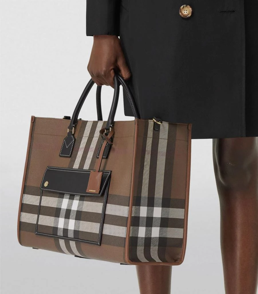 商品Burberry|Medium Check Freya Tote Bag,价格¥14387,第3张图片详细描述