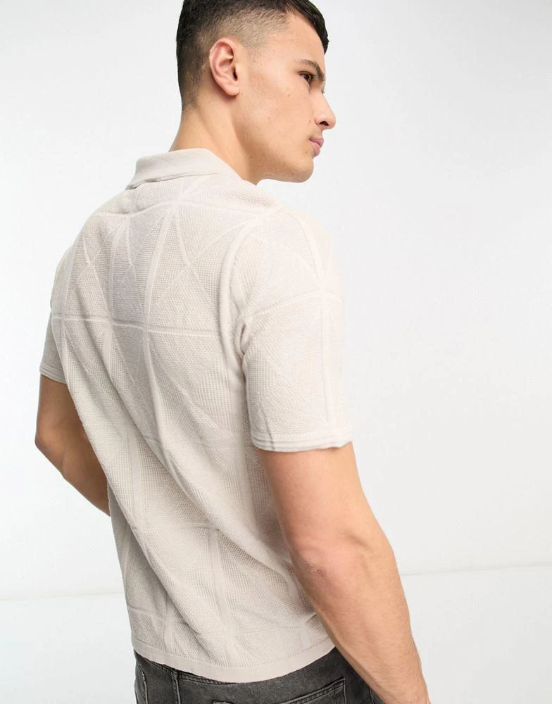 商品River Island|River Island diamond stitch polo in stone,价格¥326,第2张图片详细描述