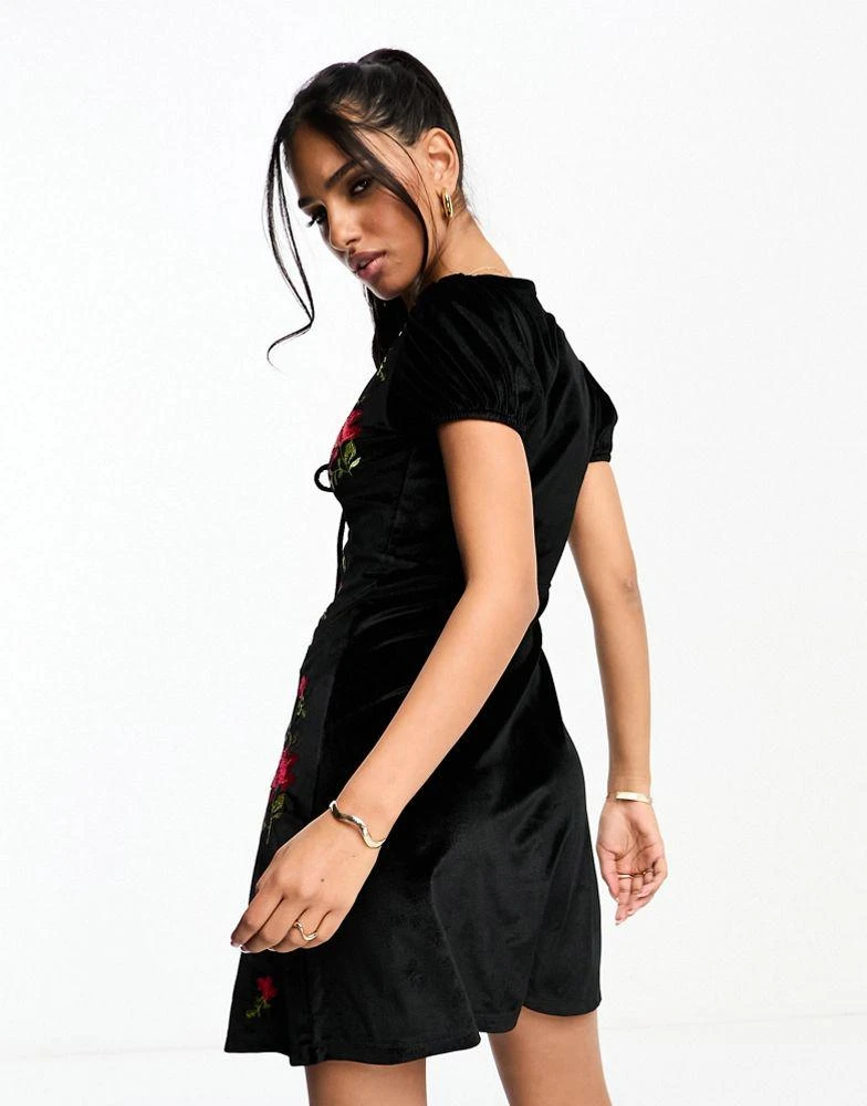 商品ASOS|ASOS DESIGN ruched bust cap sleeve mini dress in velvet with rose embroidery,价格¥369,第3张图片详细描述