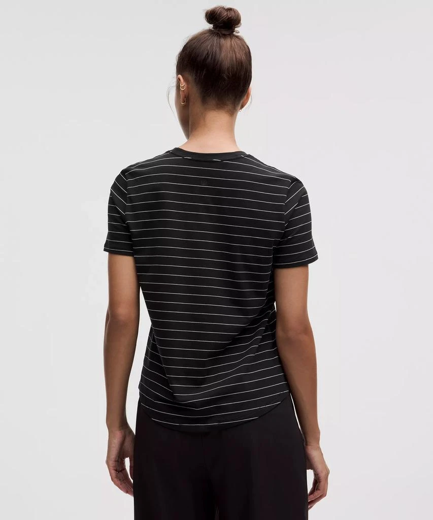 Love Curved-Hem Crewneck T-Shirt 商品