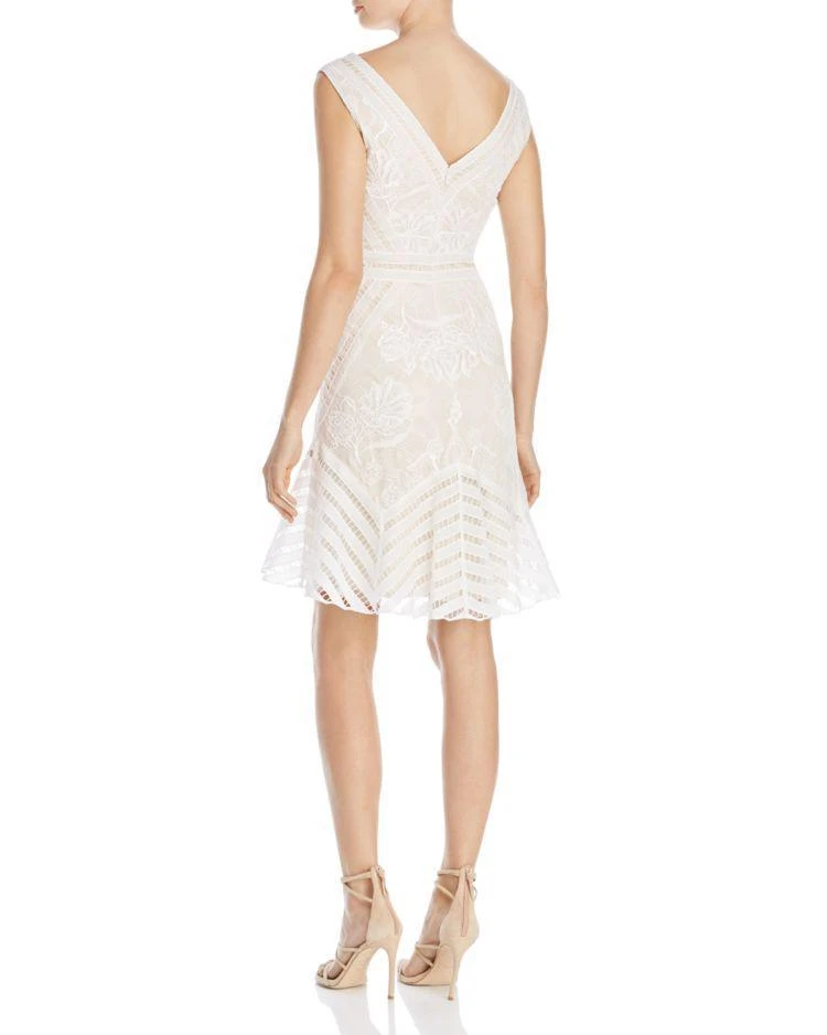 商品Tadashi Shoji|Lace V-Neck Dress,价格¥1464,第2张图片详细描述