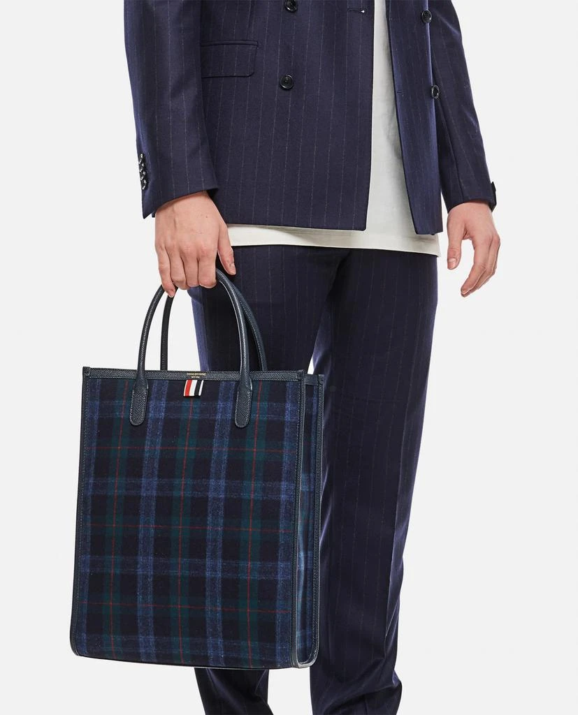 商品Thom Browne|Vertical Tote Bag In Tartan Flannel,价格¥7865,第2张图片详细描述
