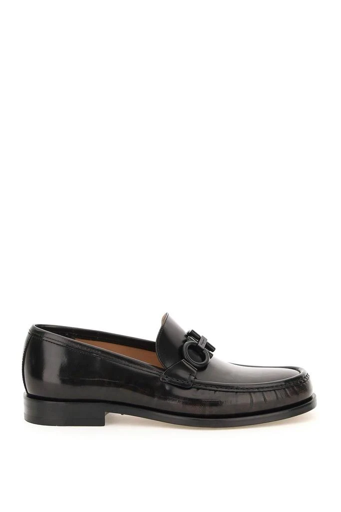 商品Salvatore Ferragamo|PRINTED LEATHER GANCINI LOAFERS,价格¥3776,第1张图片