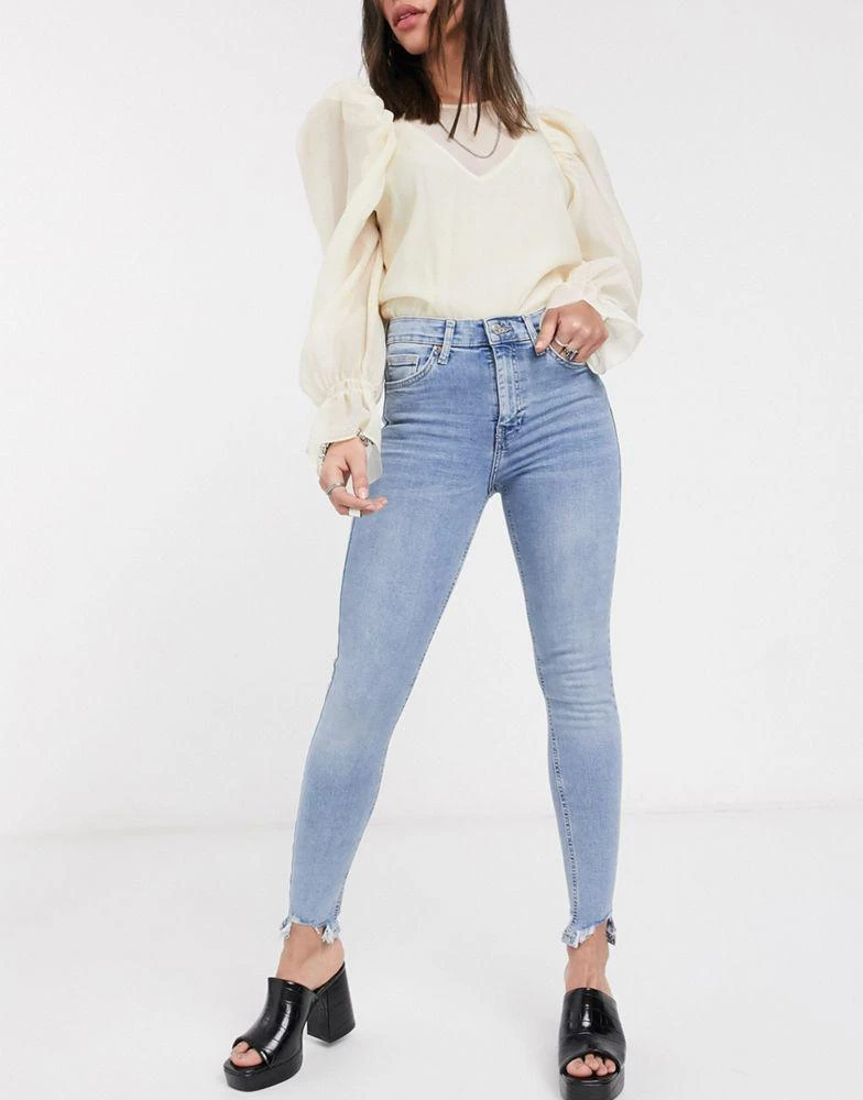 商品Topshop|Topshop Jamie jeans with jagged hem detaling in bleach wash,价格¥224,第4张图片详细描述