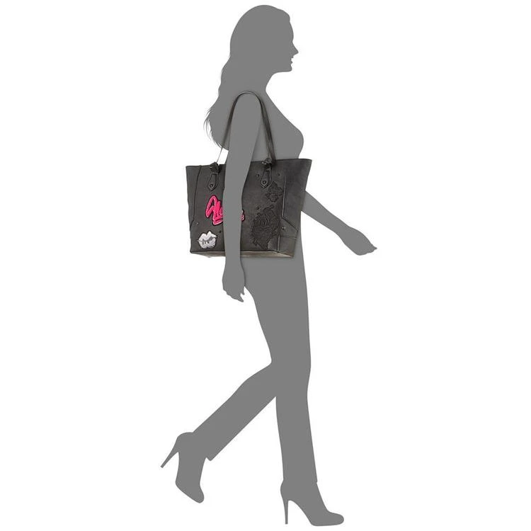 商品Betsey Johnson|Patch Appliqué Medium Tote,价格¥313,第2张图片详细描述