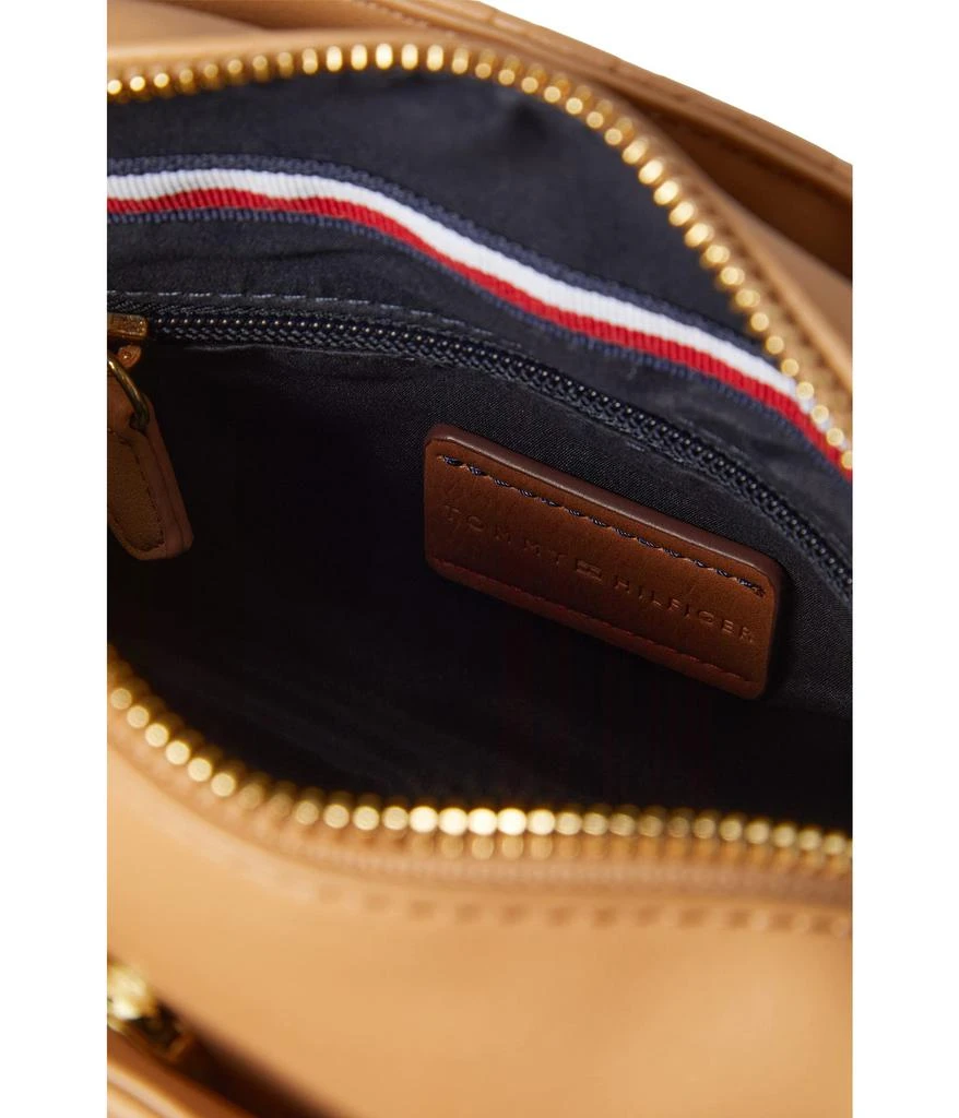 商品Tommy Hilfiger|Simone Crossbody Embossed PVC,价格¥626,第4张图片详细描述