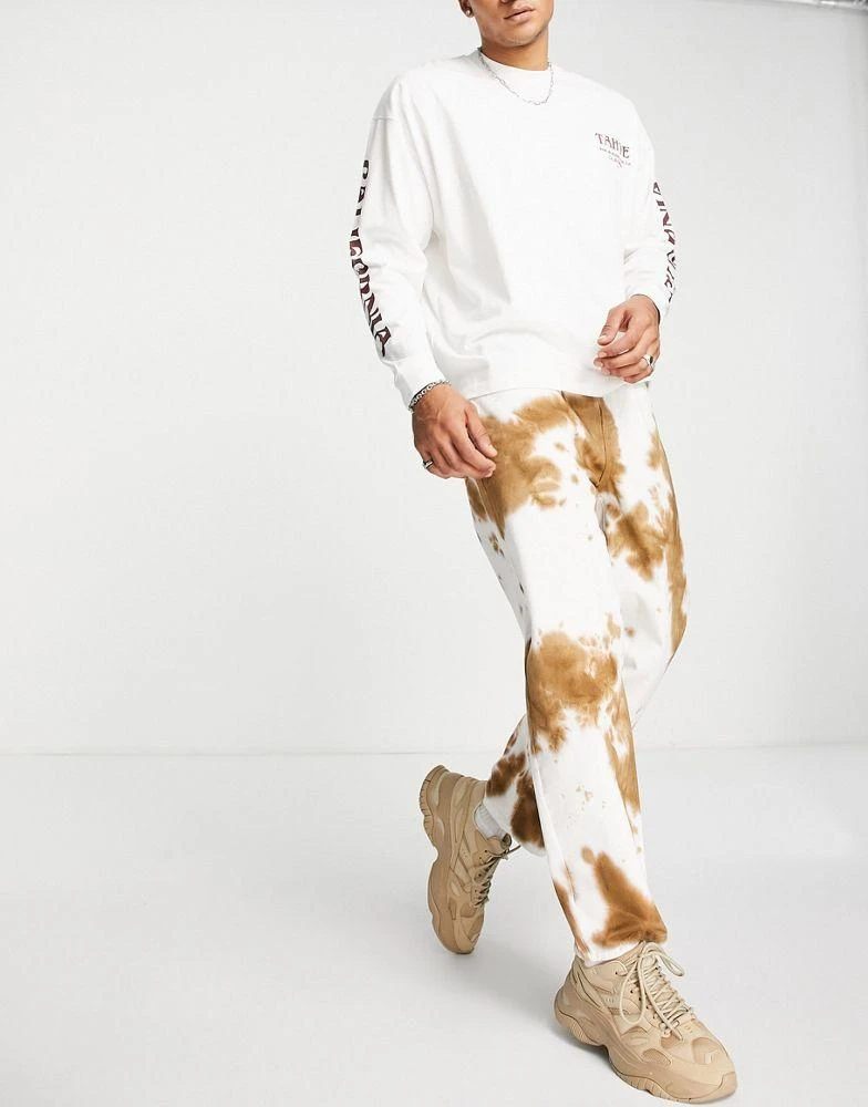 商品Reclaimed Vintage|Reclaimed Vintage inspired unisex barrell leg jeans in tie dye cow print,价格¥114,第4张图片详细描述