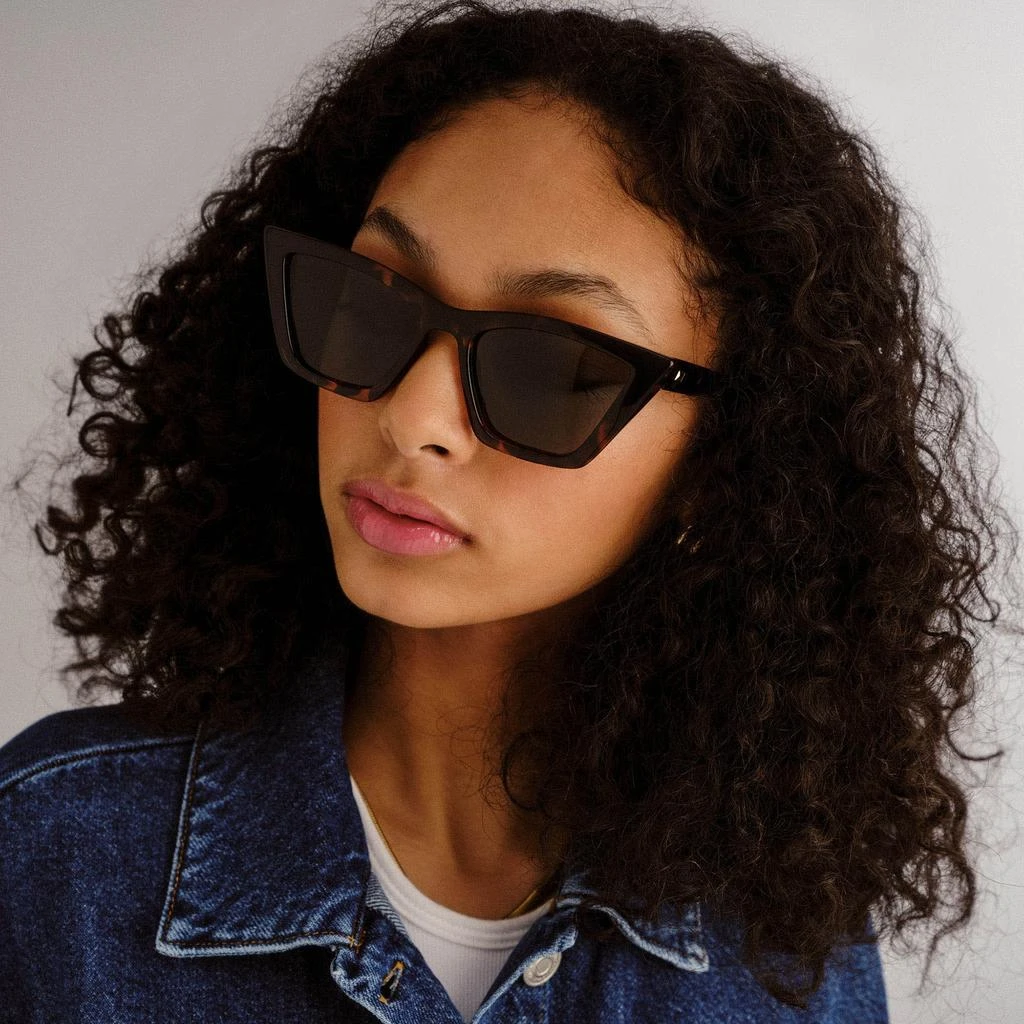 商品Le Specs|Velodrome Polycarbonate Cat-Eye-Frame Sunglasses,价格¥571,第2张图片详细描述
