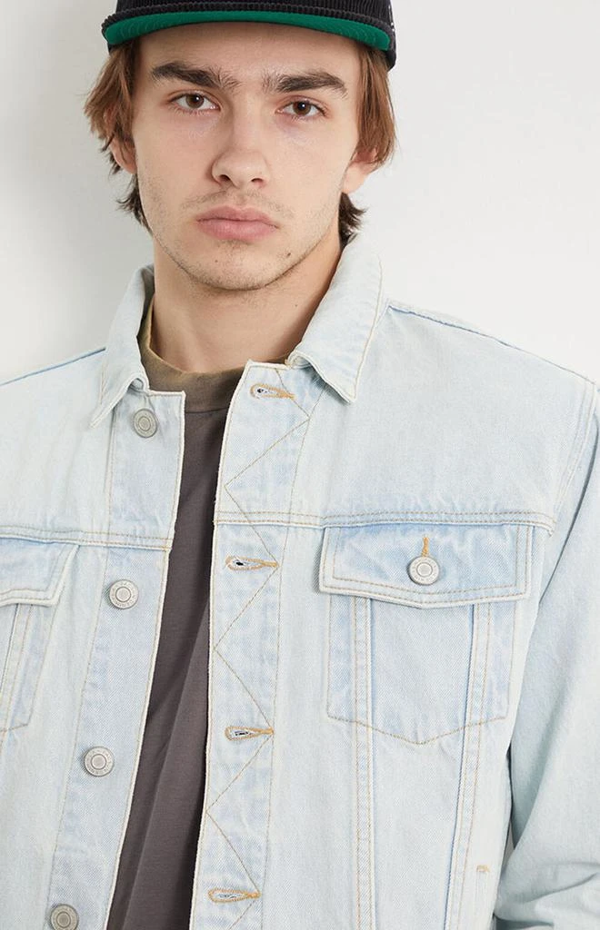 商品PacSun|Light Wash Classic Fit Denim Trucker Jacket,价格¥341,第3张图片详细描述