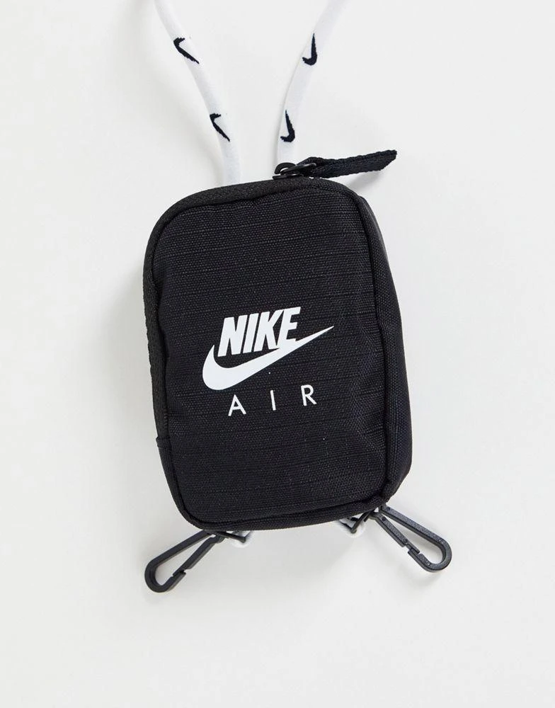 商品NIKE|Nike Lanyard small neck pouch in black,价格¥177,第4张图片详细描述