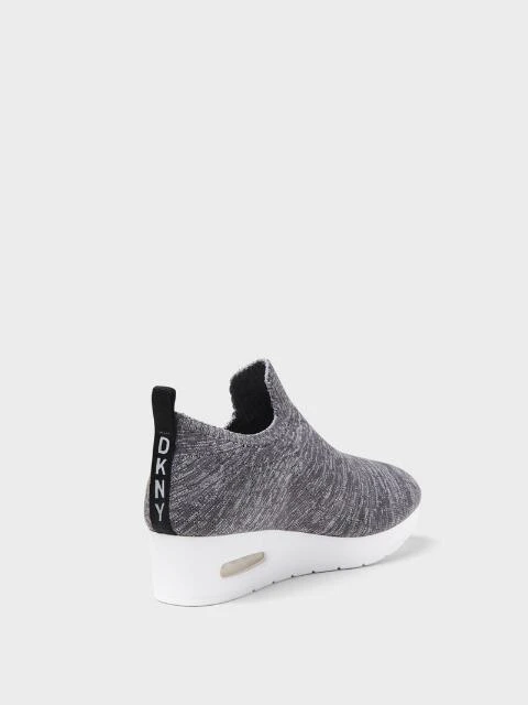 商品DKNY|Angie Slip On Low Wedge Sneaker,价格¥599,第2张图片详细描述