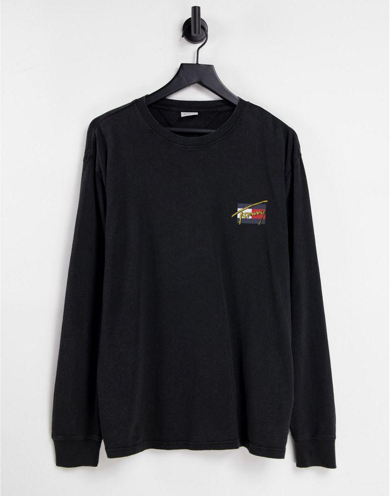 商品Tommy Hilfiger|Tommy Jeans vintage round back logo long sleeve top in black - BLACK,价格¥231,第4张图片详细描述