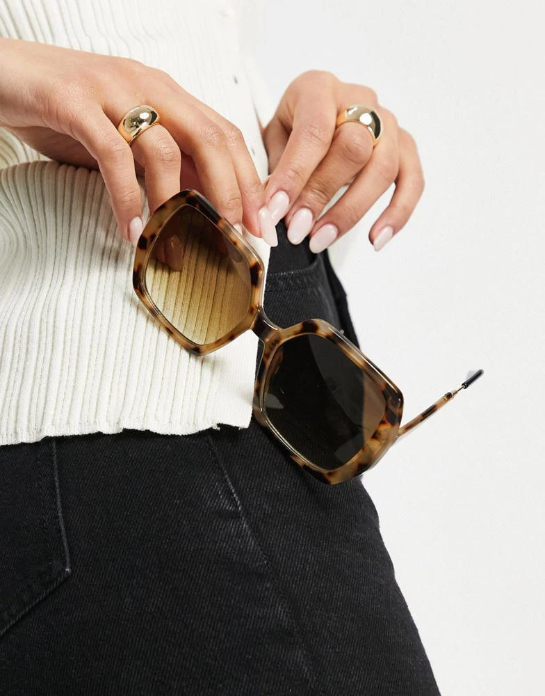 商品ASOS|ASOS DESIGN frame oversized 70s sunglasses in milky tort,价格¥130,第3张图片详细描述