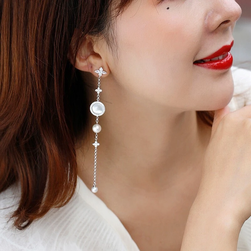 APM Monaco母贝淡水珍珠设计感耳环女长款气质 银耳坠女精致耳饰AE10044M 商品