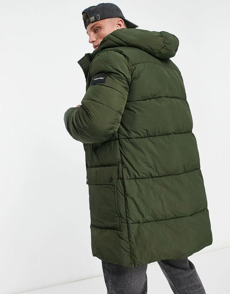 商品Calvin Klein|Calvin Klein crinkle nylon longline hooded puffer jacket in dark green,价格¥1877,第2张图片详细描述