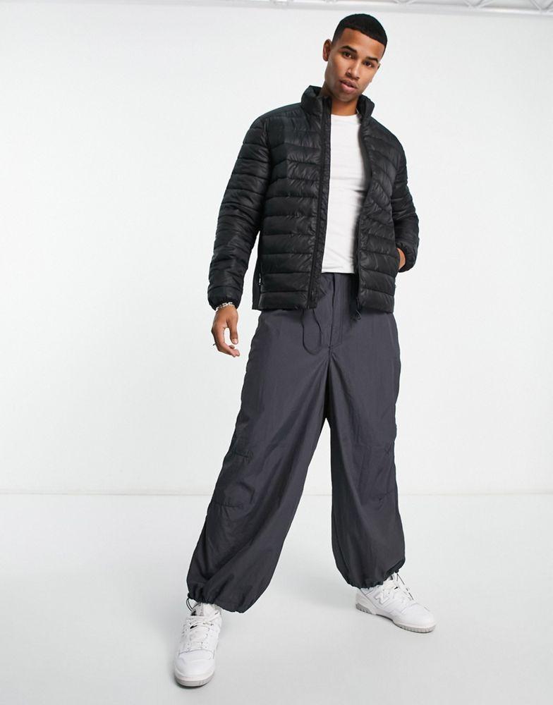 商品Calvin Klein|Calvin Klein   lightweight hooded puffer jacket in black,价格¥1494,第4张图片详细描述