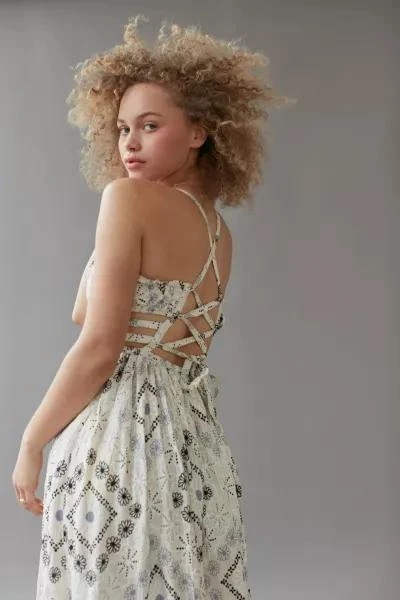 UO Kiera Embroidered Open-Back Midi Dress 商品
