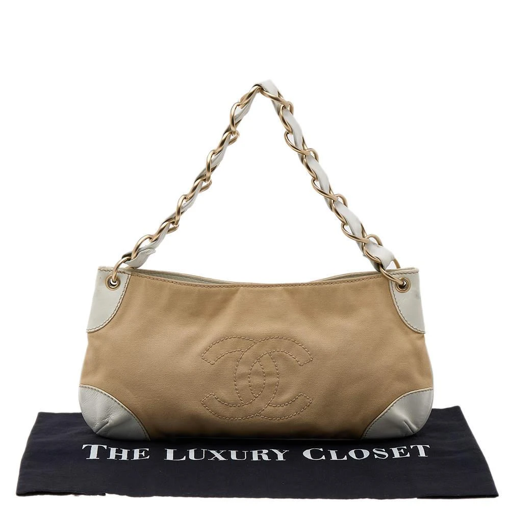 Chanel White/Khaki Canvas and Leather CC Olsen Shoulder Bag 商品
