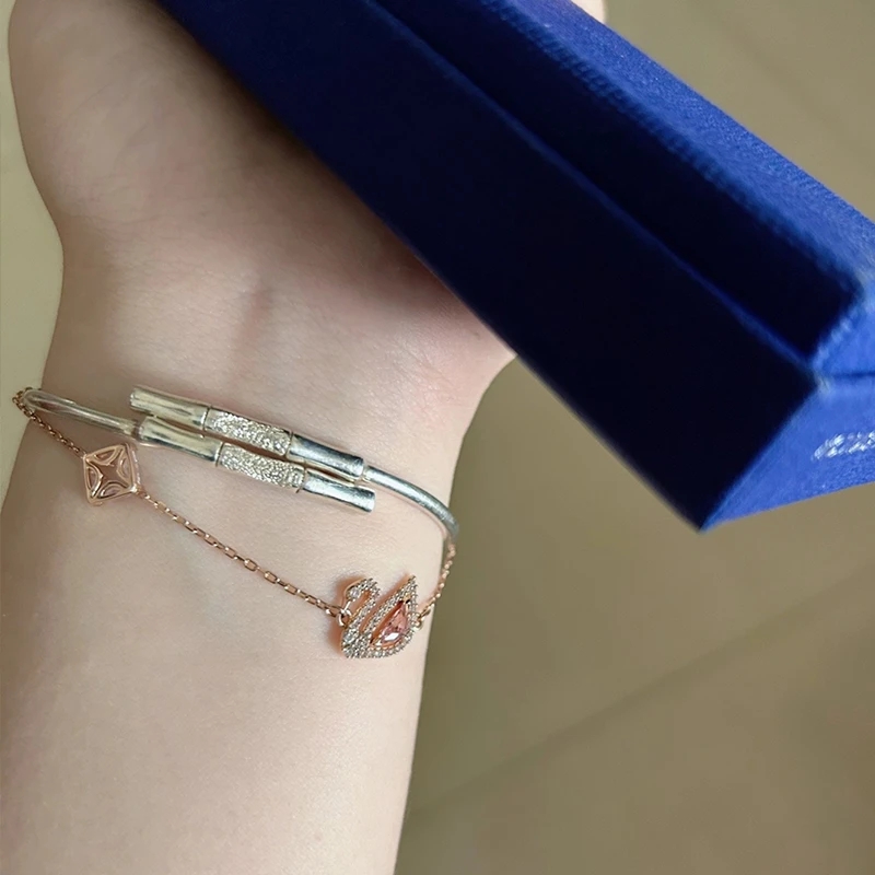 商品[国内直发] Swarovski|施华洛世奇 粉天鹅套装 仿水晶石 项链+手链 女款,价格¥1174,第6张图片详细描述