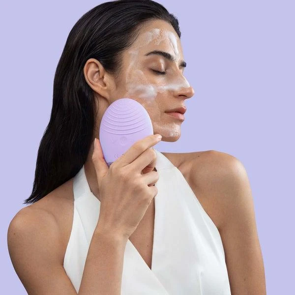 FOREO LUNA 4 Smart Facial Cleansing and Firming Massage Device - Sensitive Skin 商品