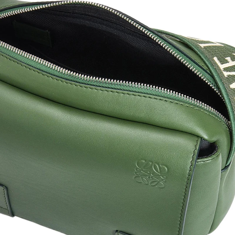 商品[国内直发] Loewe|【23年春夏新款】 罗意威 可调式肩带磁扣开合柔软 牛皮 邮差包单肩斜挎包 超小号 男款 猎人绿,价格¥11773,第7张图片详细描述