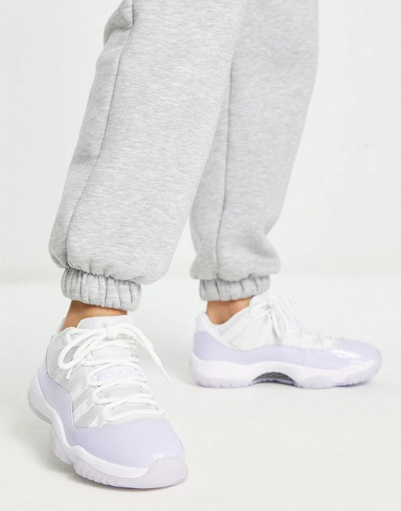 商品Jordan|Jordan Air 11 Retro Low  trainers in white and purple,价格¥1088,第2张图片详细描述