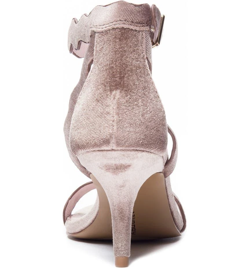 商品Chinese Laundry|Rubie Scalloped Sandal,价格¥329,第2张图片详细描述